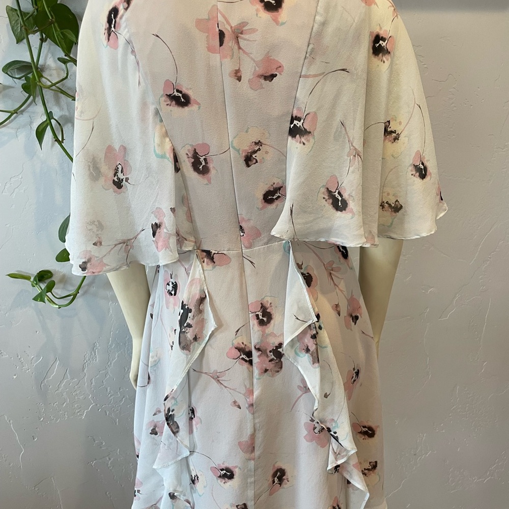 BCBGMaxAzria 100% silk maple dress in pearl blue floral combo size 6 retail $198 - Picture 4 of 11